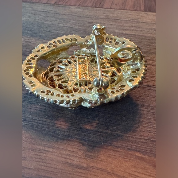 R.J.Graziano Ornate Cameo and Austrian Crystal Gold Plated Brooch and Pendant 2" - Picture 4 of 7